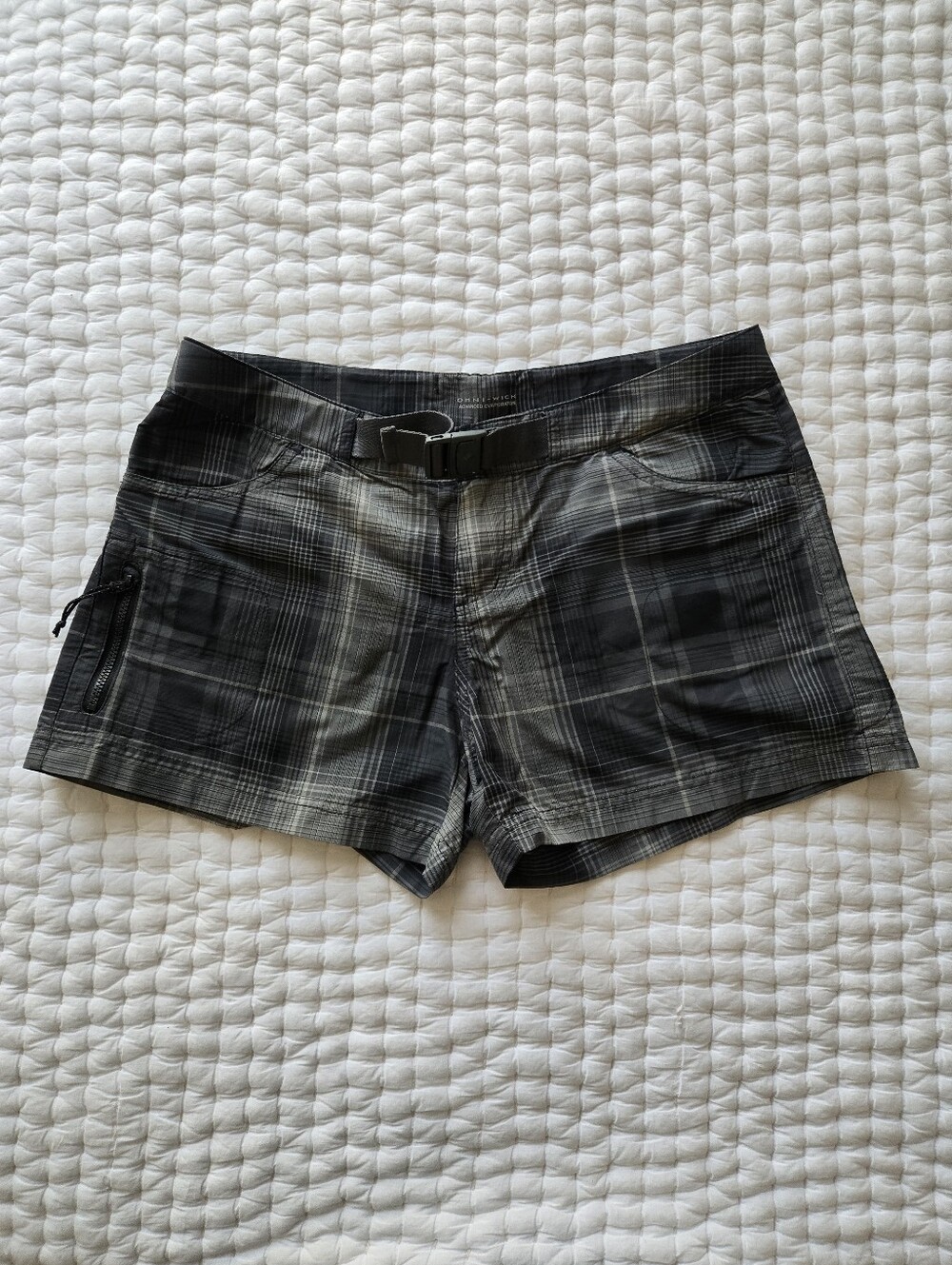 Columbia Omni-Wick Women’s Plaid Active Shorts in Black and Gray Size 6